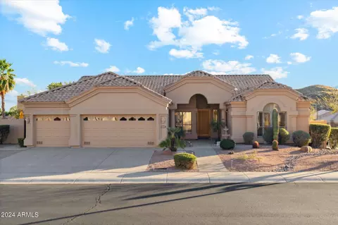 919 E Desert Flower Ln, Phoenix, AZ 85048