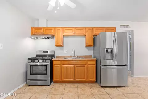 2114 N 40th Dr, Phoenix, AZ 85009 photo 6