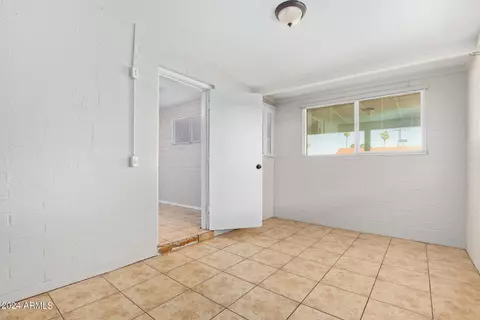 2114 N 40th Dr, Phoenix, AZ 85009 photo 8
