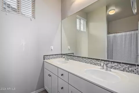 Bath - 3750 E Robert St, Gilbert, AZ 85295 photo 5 of 6