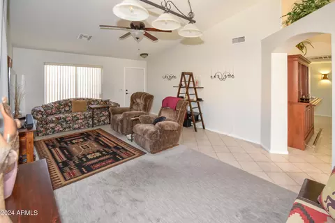 913 E Gary Ln, Phoenix, AZ 85042 photo 8