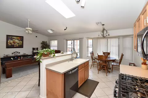 913 E Gary Ln, Phoenix, AZ 85042 photo 13