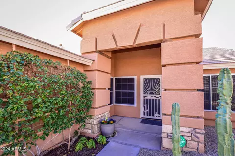 913 E Gary Ln, Phoenix, AZ 85042 photo 3