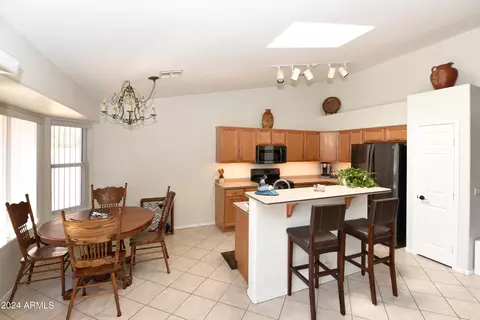 913 E Gary Ln, Phoenix, AZ 85042 photo 10