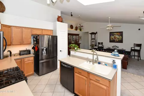 913 E Gary Ln, Phoenix, AZ 85042 photo 14