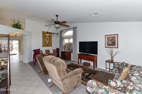 913 E Gary Ln, Phoenix, AZ 85042 photo 5
