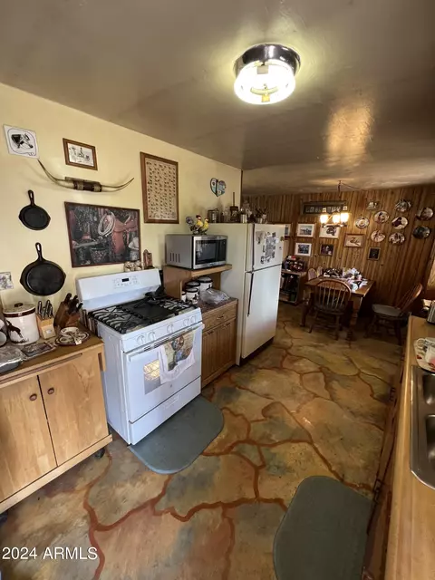 3602 E Mountain Man Trl, Williams, AZ 86046 photo 9