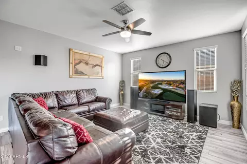 520 E Creosote Dr, Phoenix, AZ 85085 photo 9
