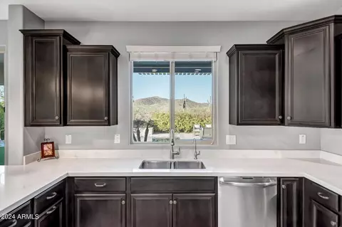 520 E Creosote Dr, Phoenix, AZ 85085 photo 5