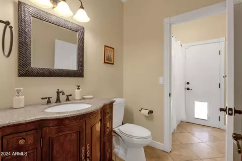 Bath - 4664 E Grove Cir, Mesa, AZ 85206 photo 1 of 7