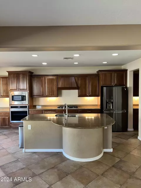 3912 E Half Hitch Pl, Phoenix, AZ 85050 photo 5