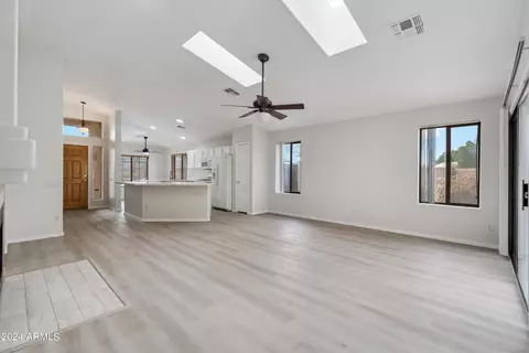25841 N Singbush Loop, Phoenix, AZ 85083 photo 4