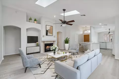 25841 N Singbush Loop, Phoenix, AZ 85083