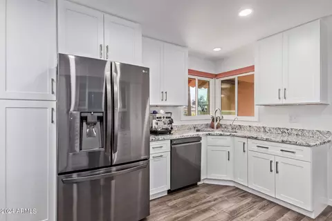 1060 E Carter Dr, Tempe, AZ 85282 photo 4