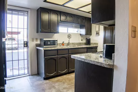 3301 Earll Dr #128, Phoenix, AZ 85018 photo 8