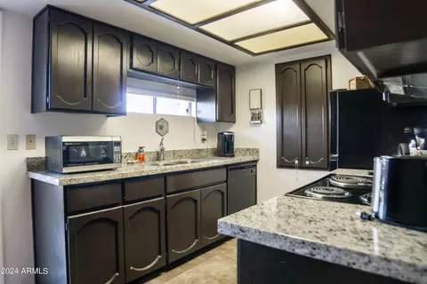 3301 Earll Dr #128, Phoenix, AZ 85018 photo 9