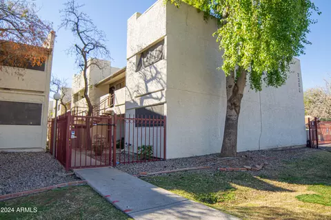3301 Earll Dr #128, Phoenix, AZ 85018 photo 2