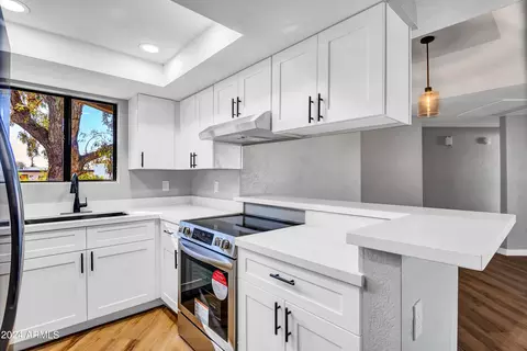 1352 E Highland Ave #212, Phoenix, AZ 85014