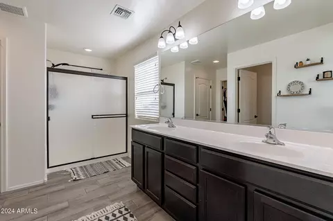 Bath - 2415 E Gillcrest Rd, Gilbert, AZ 85298 photo 3 of 4
