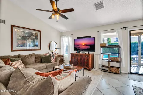 1301 E Taro Ln, Phoenix, AZ 85024 photo 5