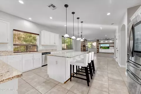 4030 Expedition Way, Phoenix, AZ 85050