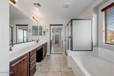 Bath - 4030 Expedition Way, Phoenix, AZ 85050 photo 1 of 2