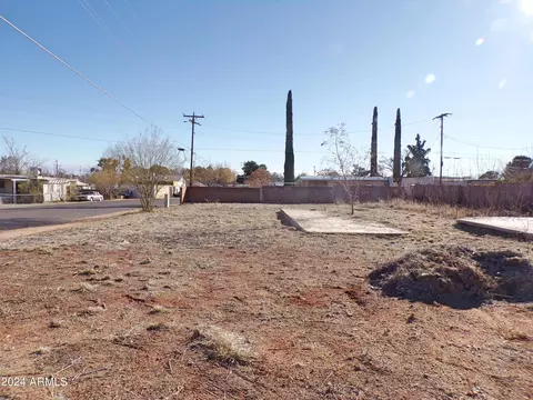 215 4th St #8, Sierra Vista, AZ 85635