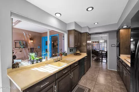 Kitchen - 6024 N 10th Ave, Phoenix, AZ 85013 photo 2 of 4