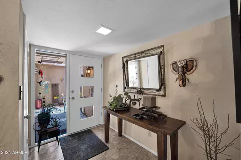 Living - 6024 N 10th Ave, Phoenix, AZ 85013 photo 2 of 4