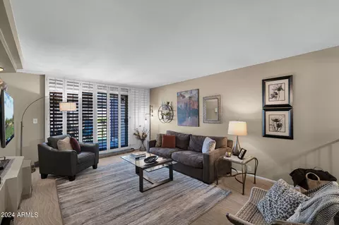 Living - 6024 N 10th Ave, Phoenix, AZ 85013 photo 3 of 4