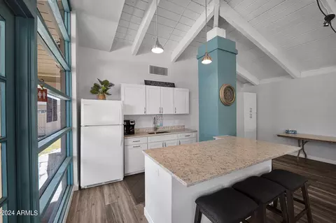 Kitchen - 6024 N 10th Ave, Phoenix, AZ 85013 photo 4 of 4
