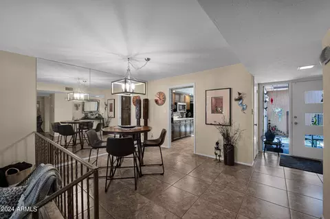 Dining - 6024 N 10th Ave, Phoenix, AZ 85013 photo 2 of 4