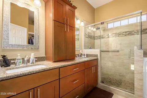 Bath - 4661 E Apricot Ln, Gilbert, AZ 85298 photo 1 of 3
