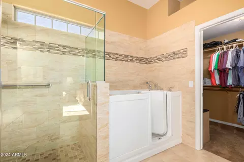 Bath - 4661 E Apricot Ln, Gilbert, AZ 85298 photo 2 of 3