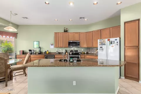 Kitchen - 4661 E Apricot Ln, Gilbert, AZ 85298 photo 3 of 6
