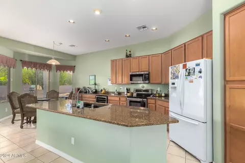 Kitchen - 4661 E Apricot Ln, Gilbert, AZ 85298 photo 2 of 6