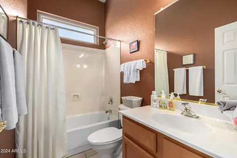 Bath - 4661 E Apricot Ln, Gilbert, AZ 85298 photo 3 of 3