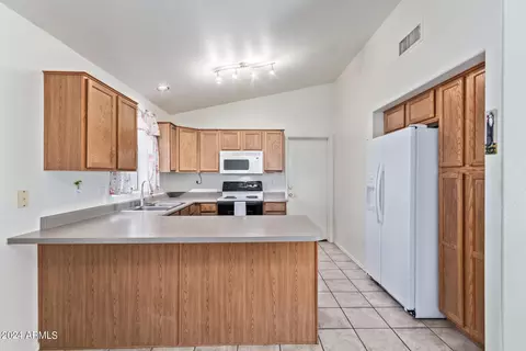 533 E Kyle Ct, Gilbert, AZ 85296 photo 14