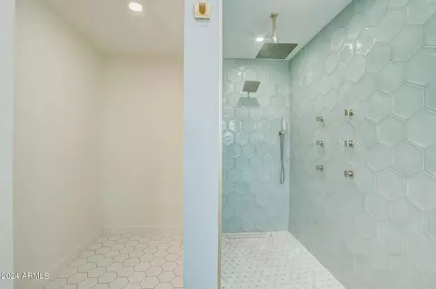 Bath - 6802 N 22nd Pl, Phoenix, AZ 85016 photo 4 of 4