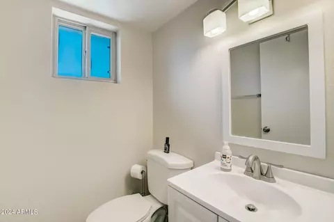 Bath - 6802 N 22nd Pl, Phoenix, AZ 85016 photo 1 of 4