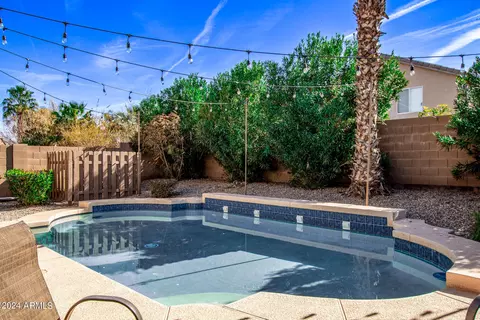 1323 E Stirrup Ln, San Tan Valley, AZ 85143