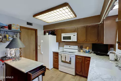 4449 N 40th St, Phoenix, AZ 85018 photo 7