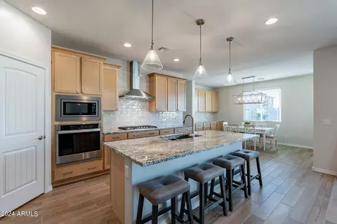 Kitchen - 9804 E Satellite Dr, Mesa, AZ 85212 photo 4 of 5