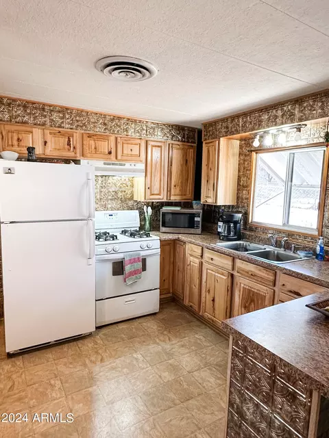 482 E Hillcrest Dr, Benson, AZ 85602 photo 9