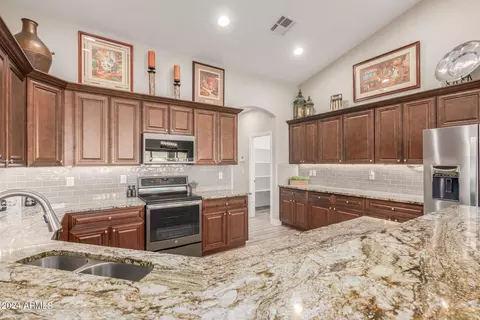Kitchen - 5169 N Idaho Rd, Apache Junction, AZ 85119 photo 4 of 4
