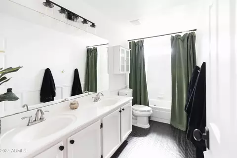 Bath - 18236 N 45th St, Phoenix, AZ 85032 photo 6 of 6
