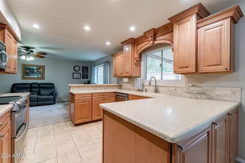 Kitchen - 1926 E Anchor Dr, Gilbert, AZ 85234 photo 6 of 9