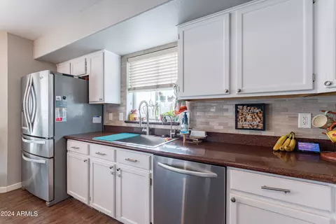 Kitchen - 413 S Cholla St, Gilbert, AZ 85233 photo 4 of 4