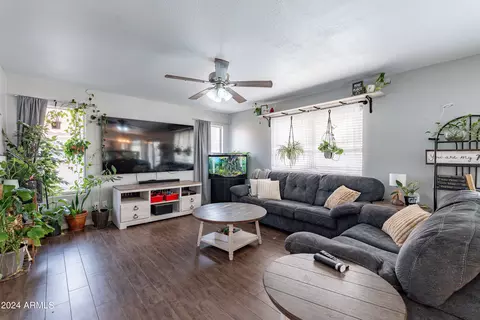 Living - 413 S Cholla St, Gilbert, AZ 85233 photo 2 of 4