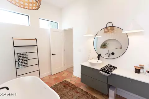 Bath - 1807 W Osborn Rd, Phoenix, AZ 85015 photo 3 of 13